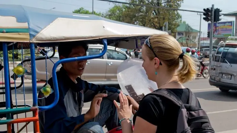 Avoiding Common Scams Faced Travelers